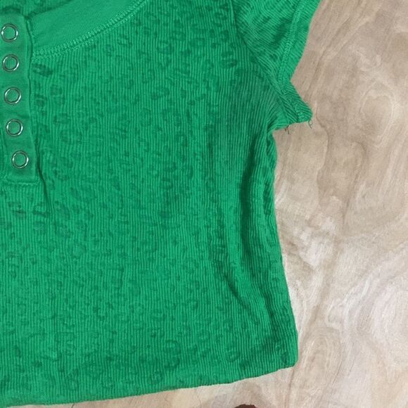 Bundle Green and Hot Pink Tops - Picture 8 of 11